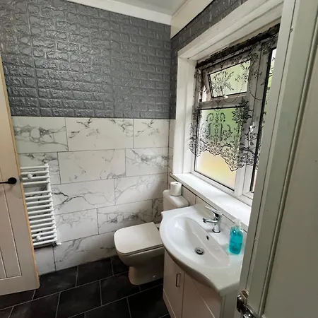 Comfy 2 Bedrooms Near #nec #nia #birmingham Airport Bhx #heartlands Hospital #city Centre *